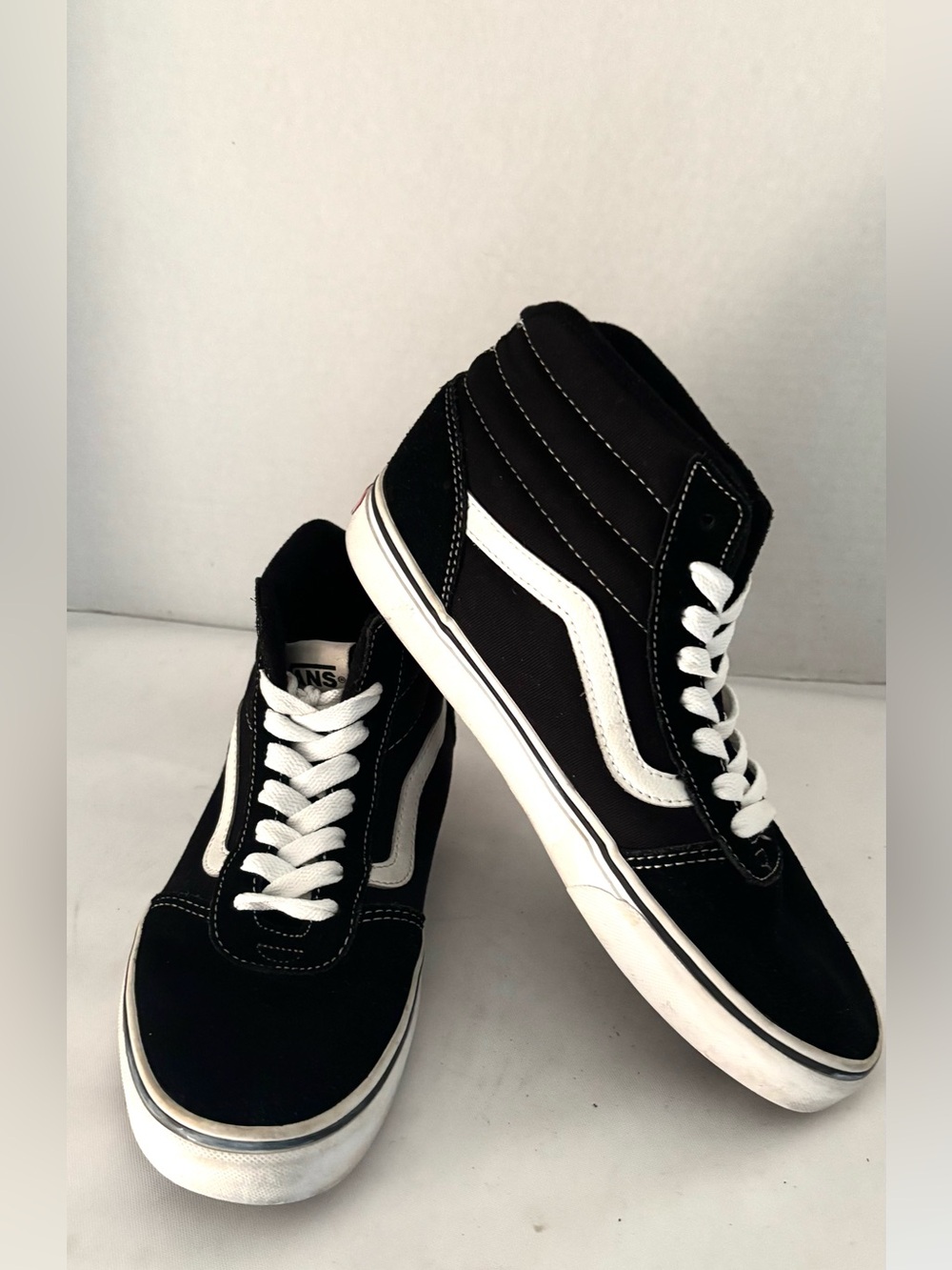 Vans Black and White High-Top U SHAPE SUEDE VULCANIZED OUTSOLES. MEN SZ 8